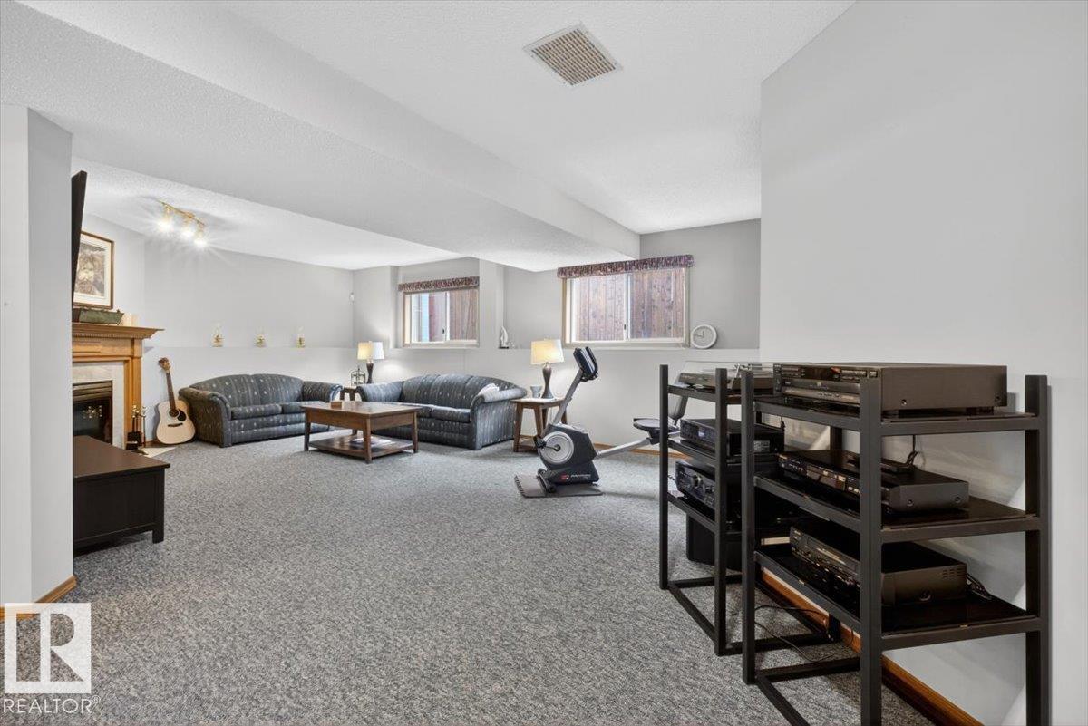 3928 30 ST NW - 37