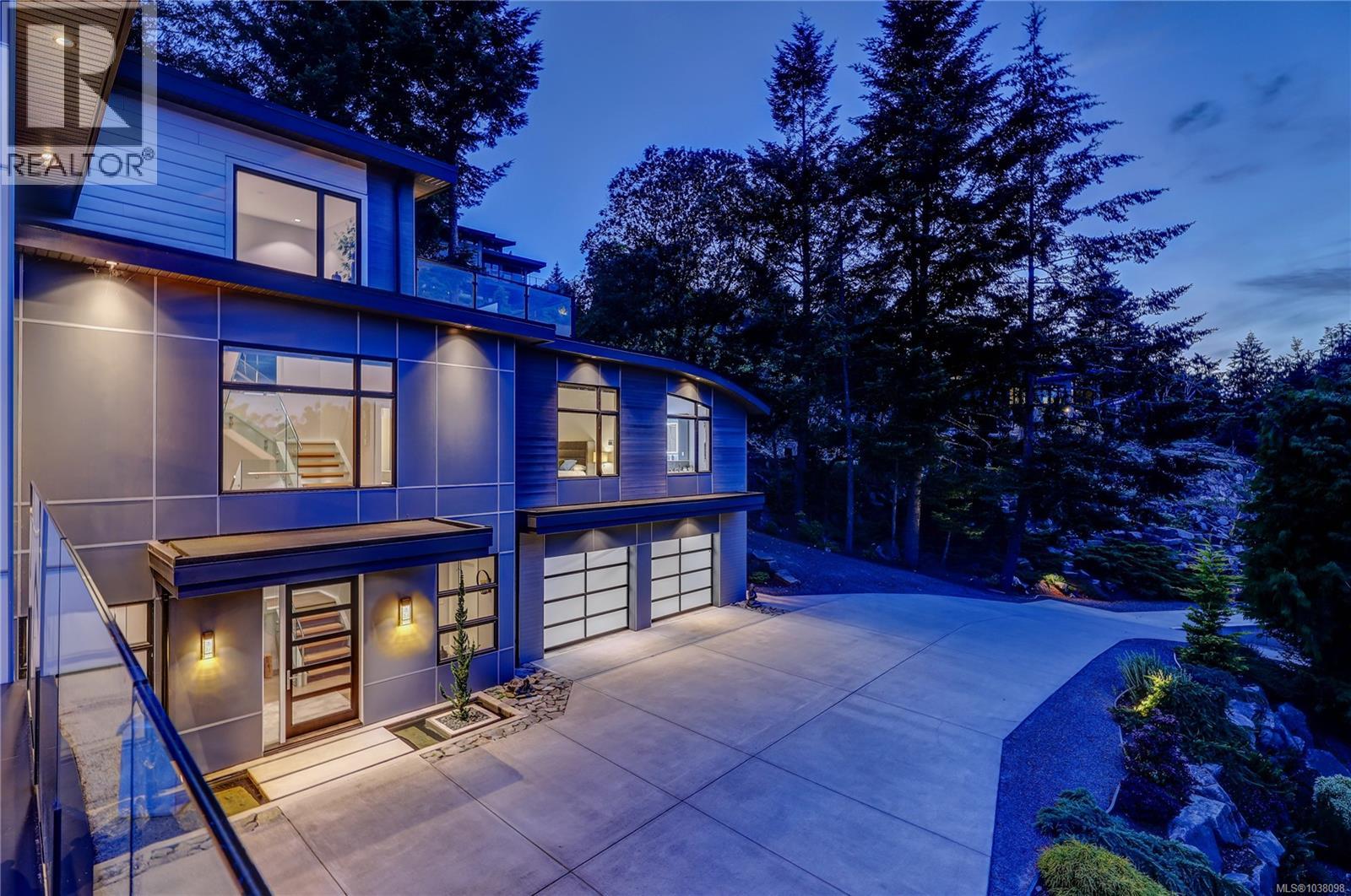 3450 Dolphin Dr - 69