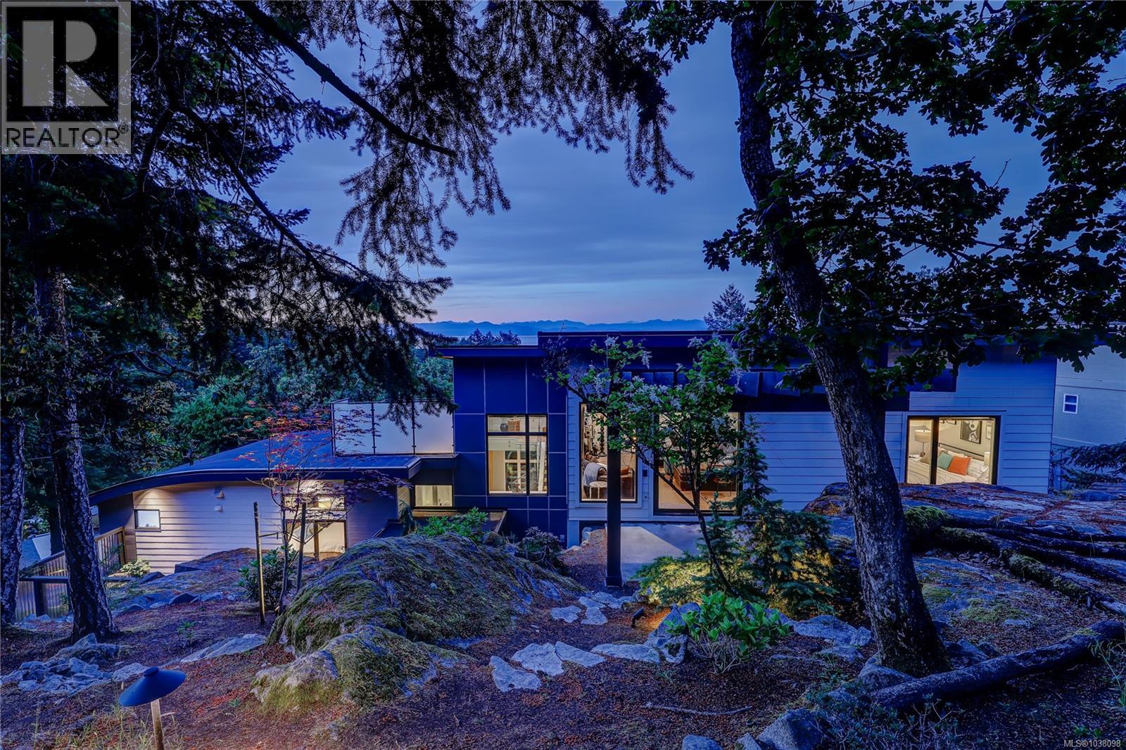 3450 Dolphin Dr - 62