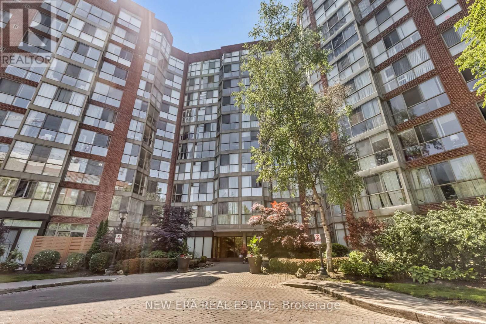 #437 22 SOUTHPORT STREET - 26