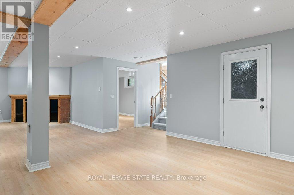 2592 LAKESHORE ROAD - 29