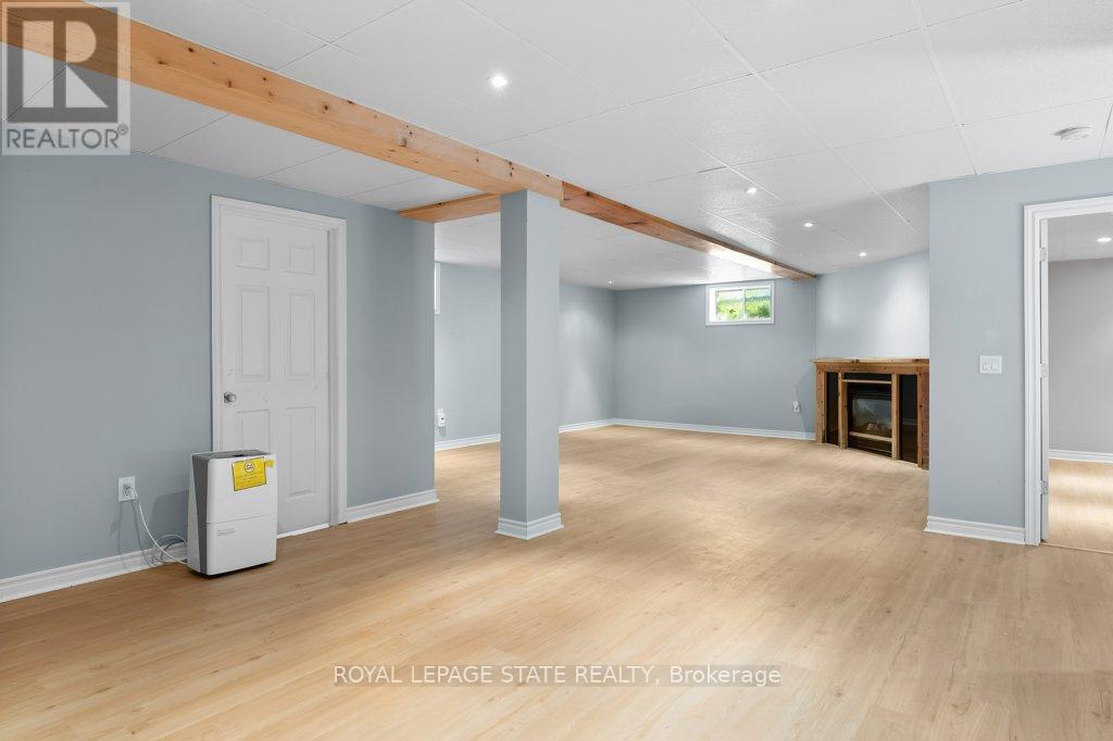 2592 LAKESHORE ROAD - 32