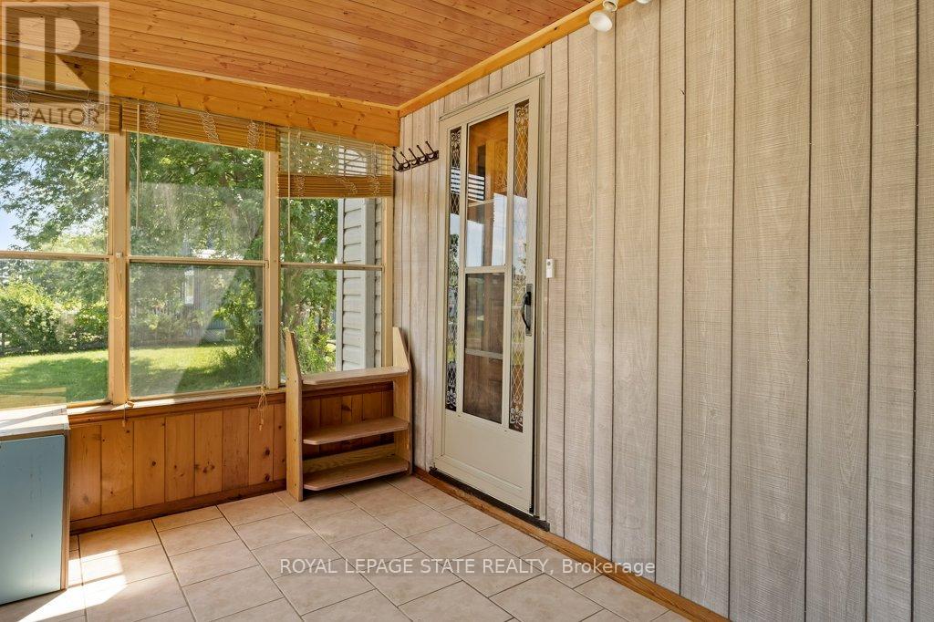 2592 LAKESHORE ROAD - 12