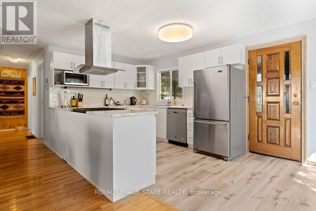 2592 LAKESHORE ROAD - 14