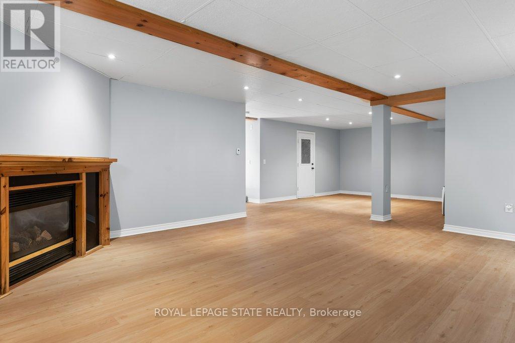 2592 LAKESHORE ROAD - 35