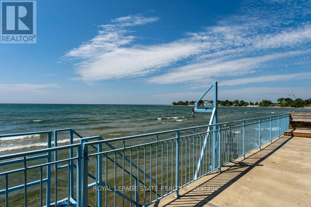 2592 LAKESHORE ROAD - 42