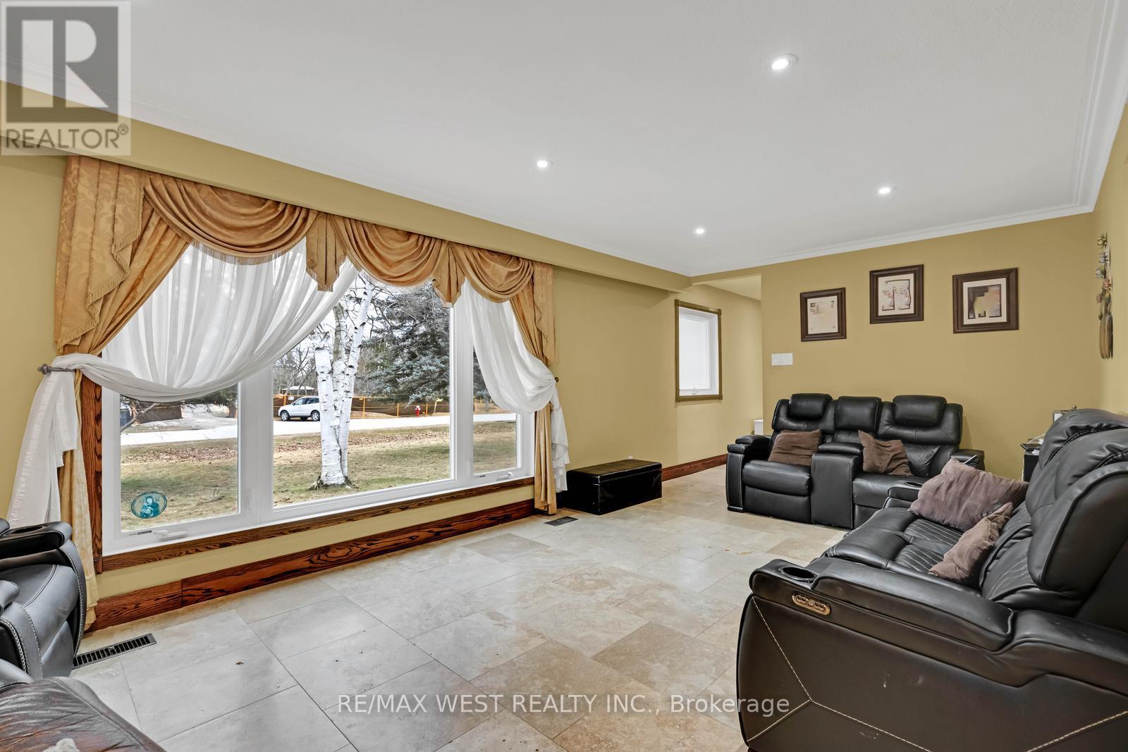 45 MARYSFIELD DRIVE - 17