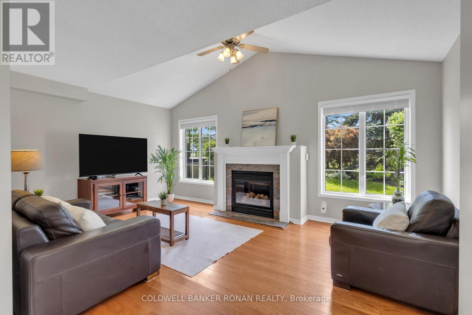 44 BACCARAT CRESCENT - 15