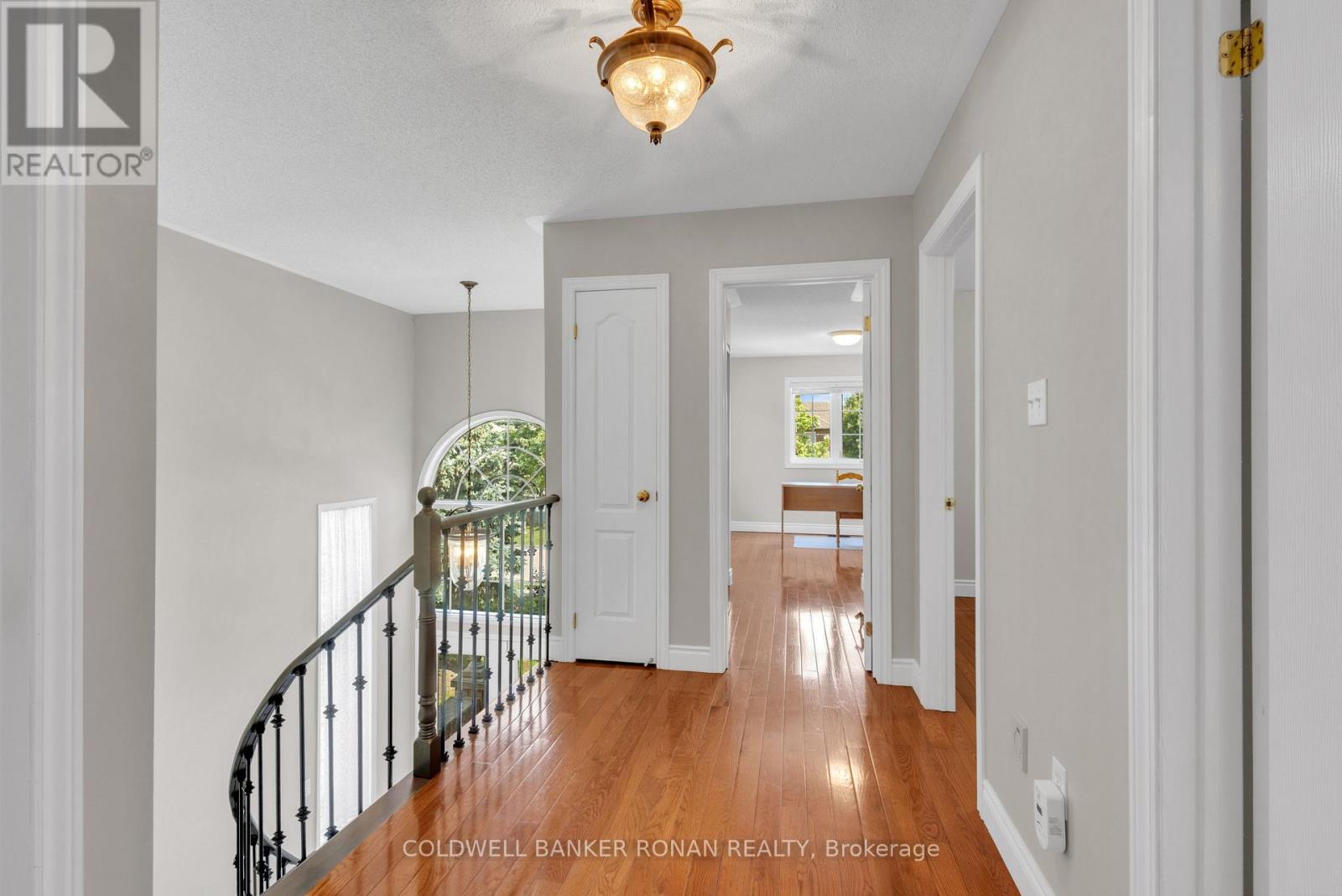 44 BACCARAT CRESCENT - 25