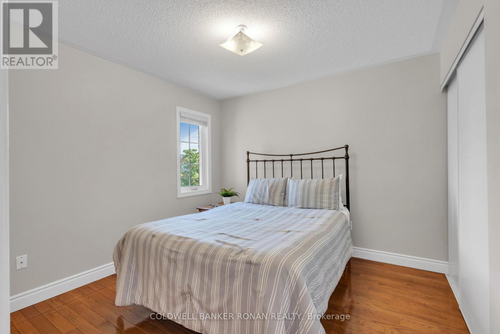 44 BACCARAT CRESCENT - 29