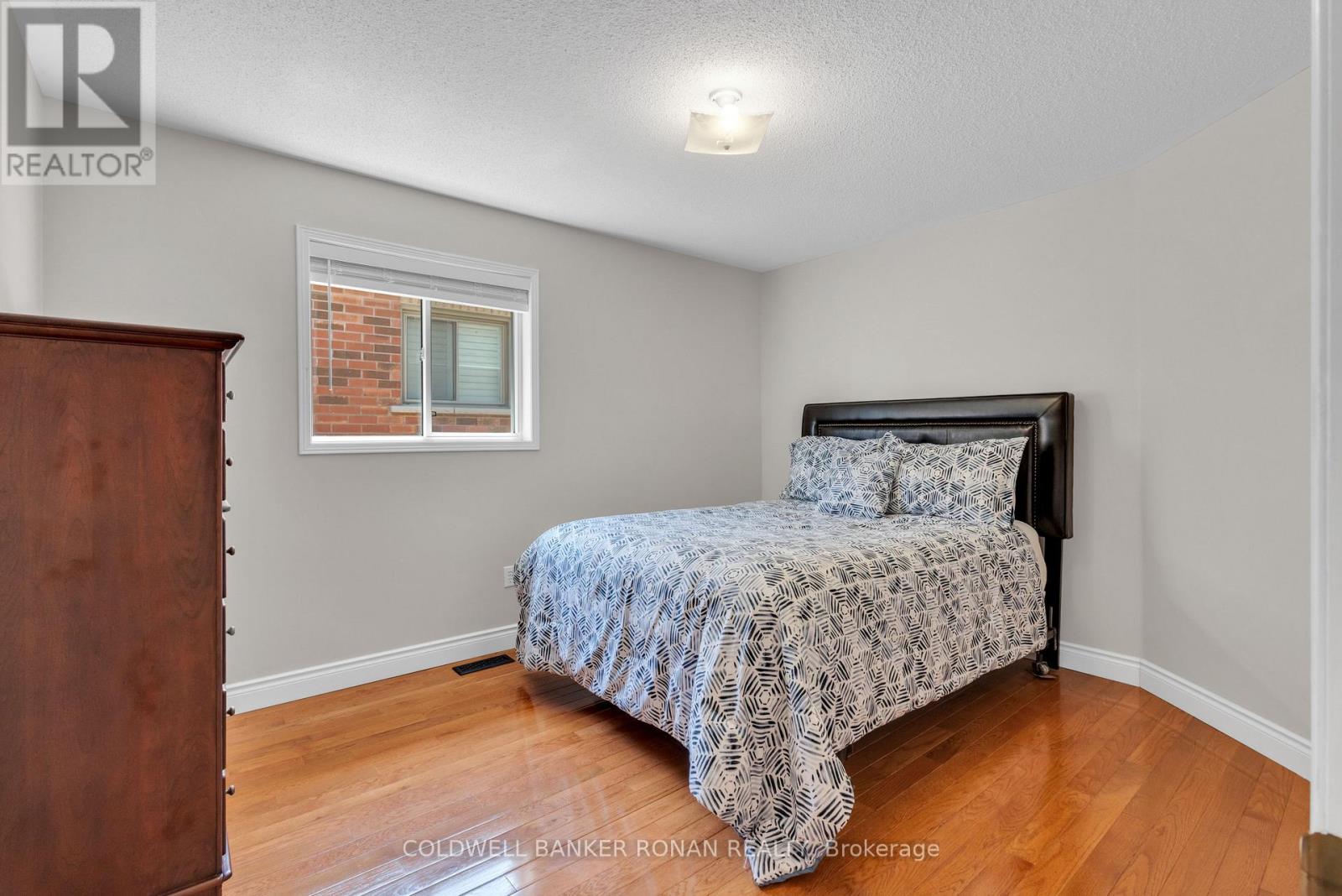 44 BACCARAT CRESCENT - 30
