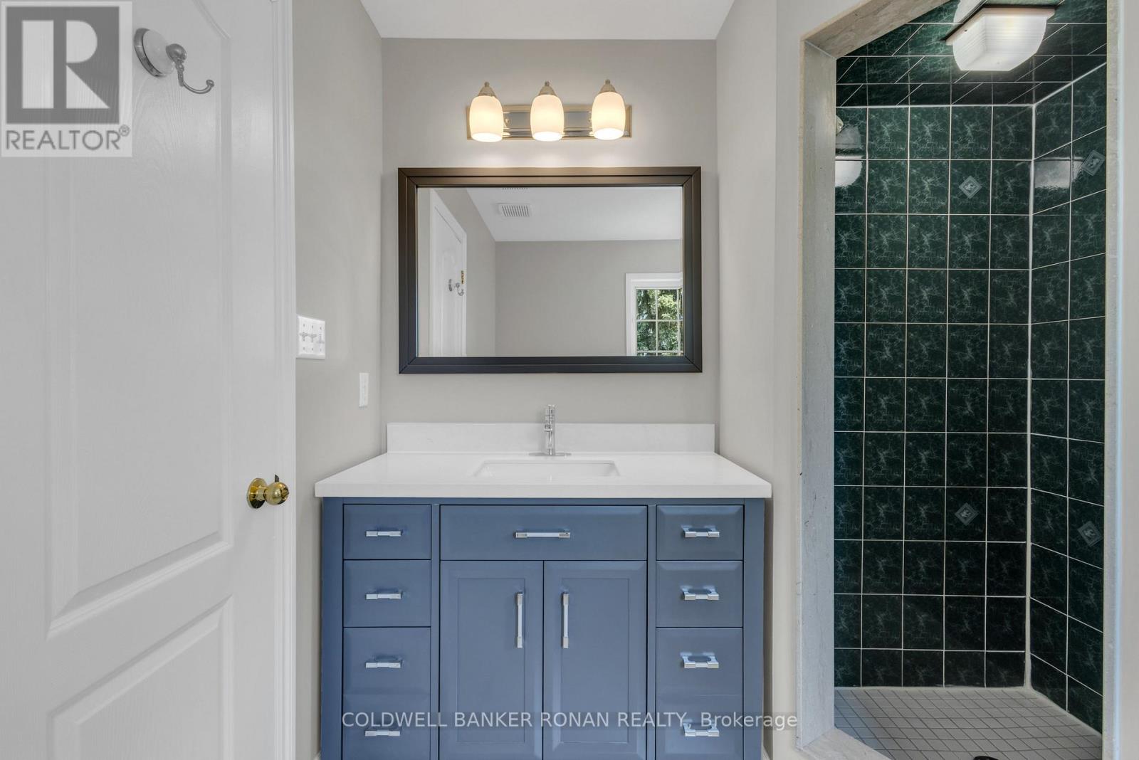 44 BACCARAT CRESCENT - 33