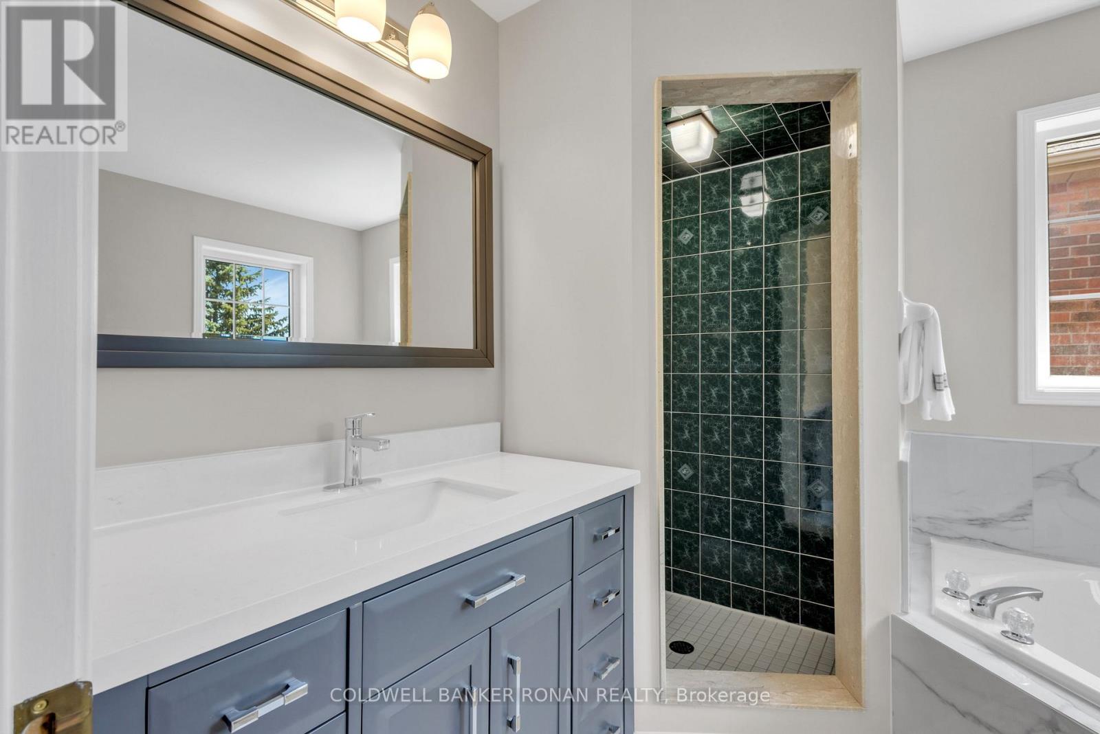 44 BACCARAT CRESCENT - 34