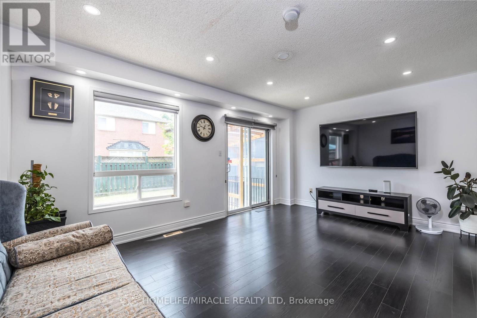 17 BAHA CRESCENT - 11
