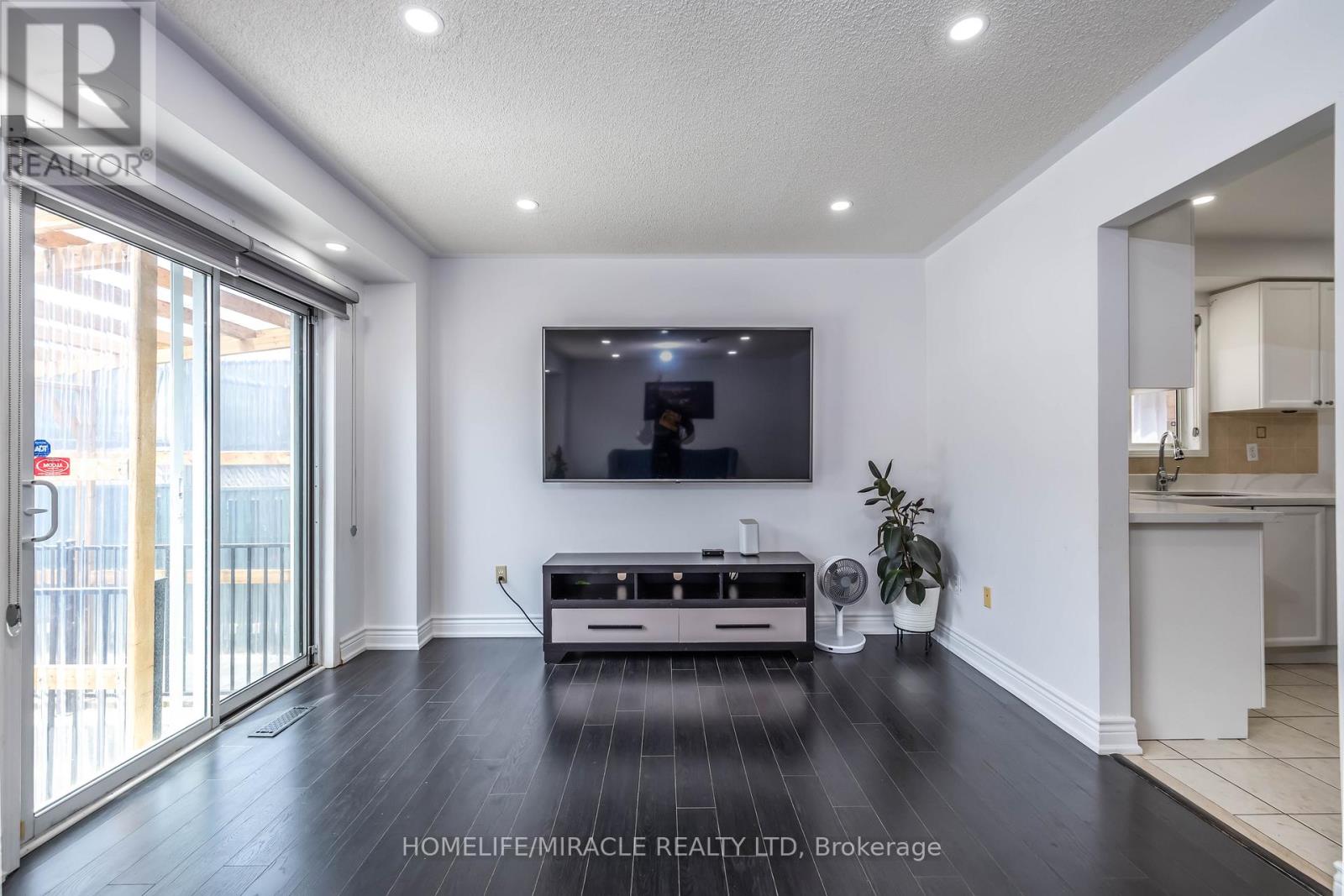 17 BAHA CRESCENT - 12