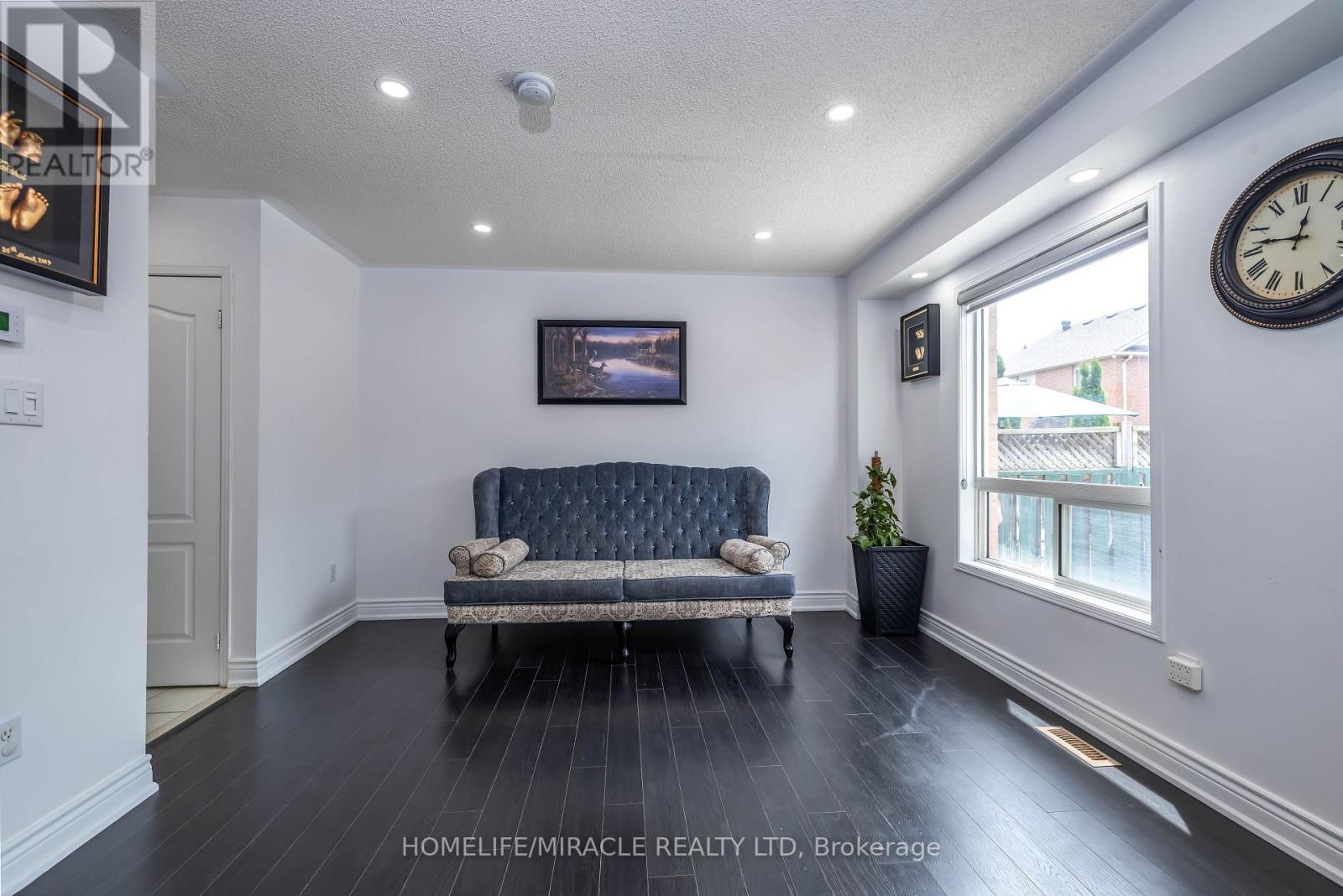 17 BAHA CRESCENT - 13