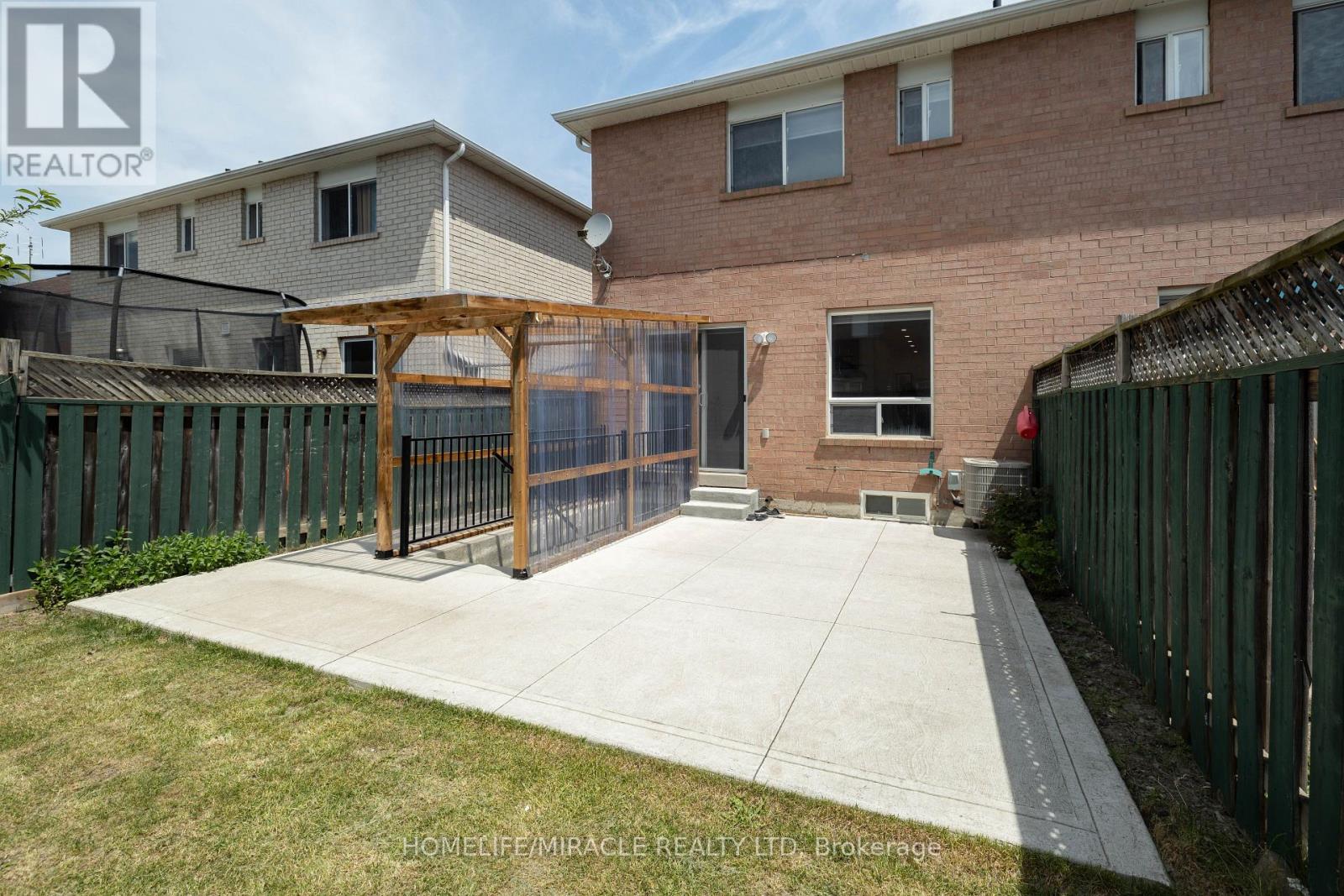 17 BAHA CRESCENT - 24