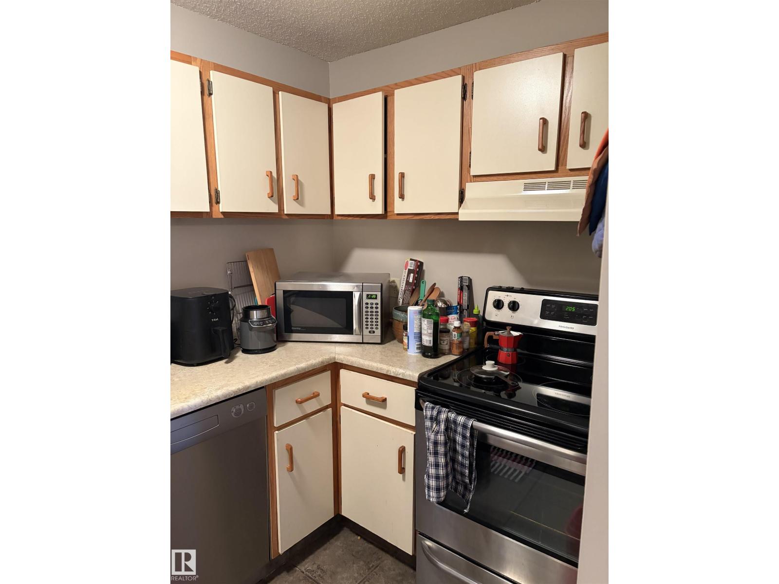 #304 9854 88 AV NW - 4