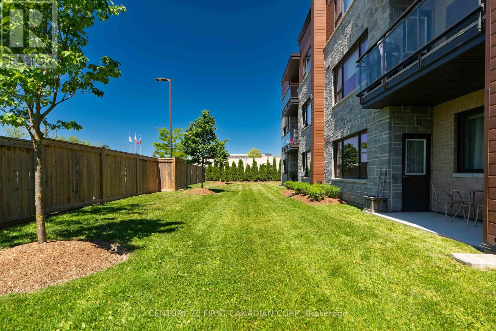 #104 263 BUTLER STREET - 14