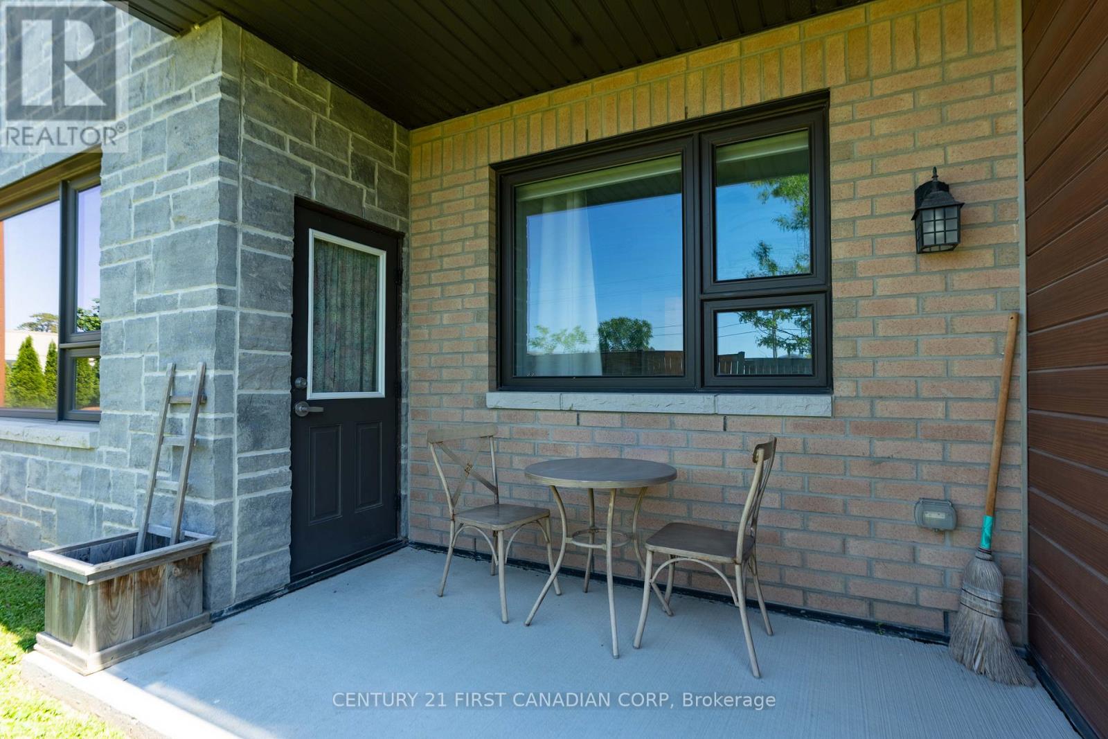 #104 263 BUTLER STREET - 15