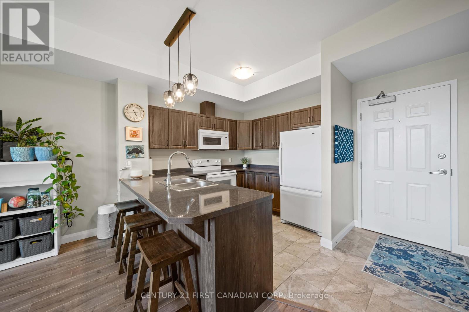 #104 263 BUTLER STREET - 19