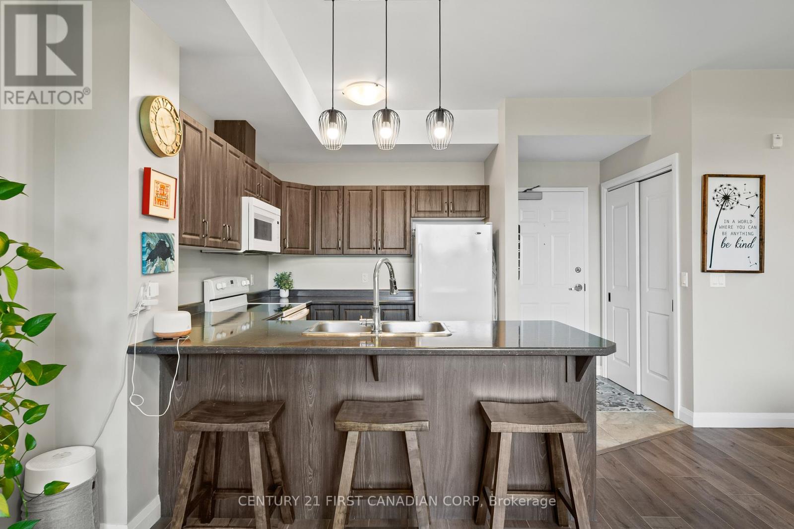 #104 263 BUTLER STREET - 21