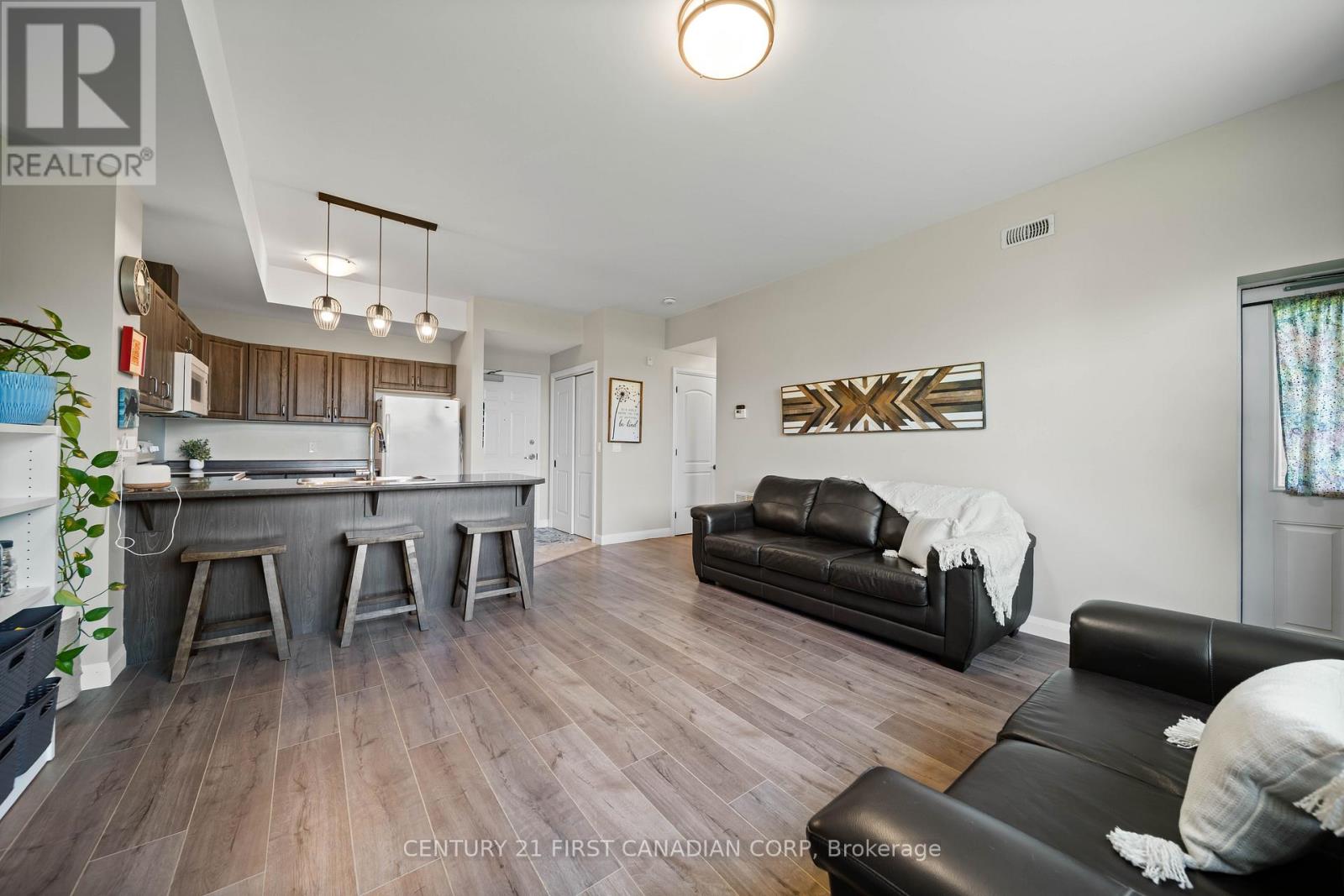#104 263 BUTLER STREET - 23