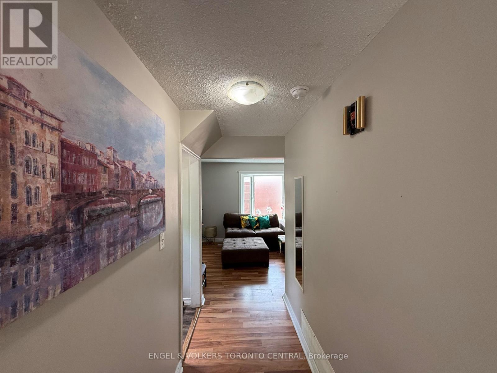 689 COLLEGE AVENUE W - 10