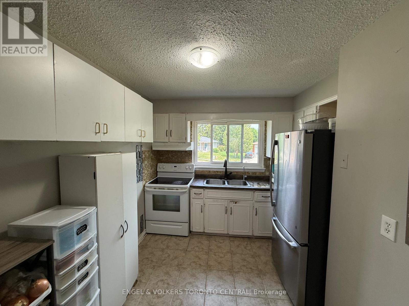 689 COLLEGE AVENUE W - 19