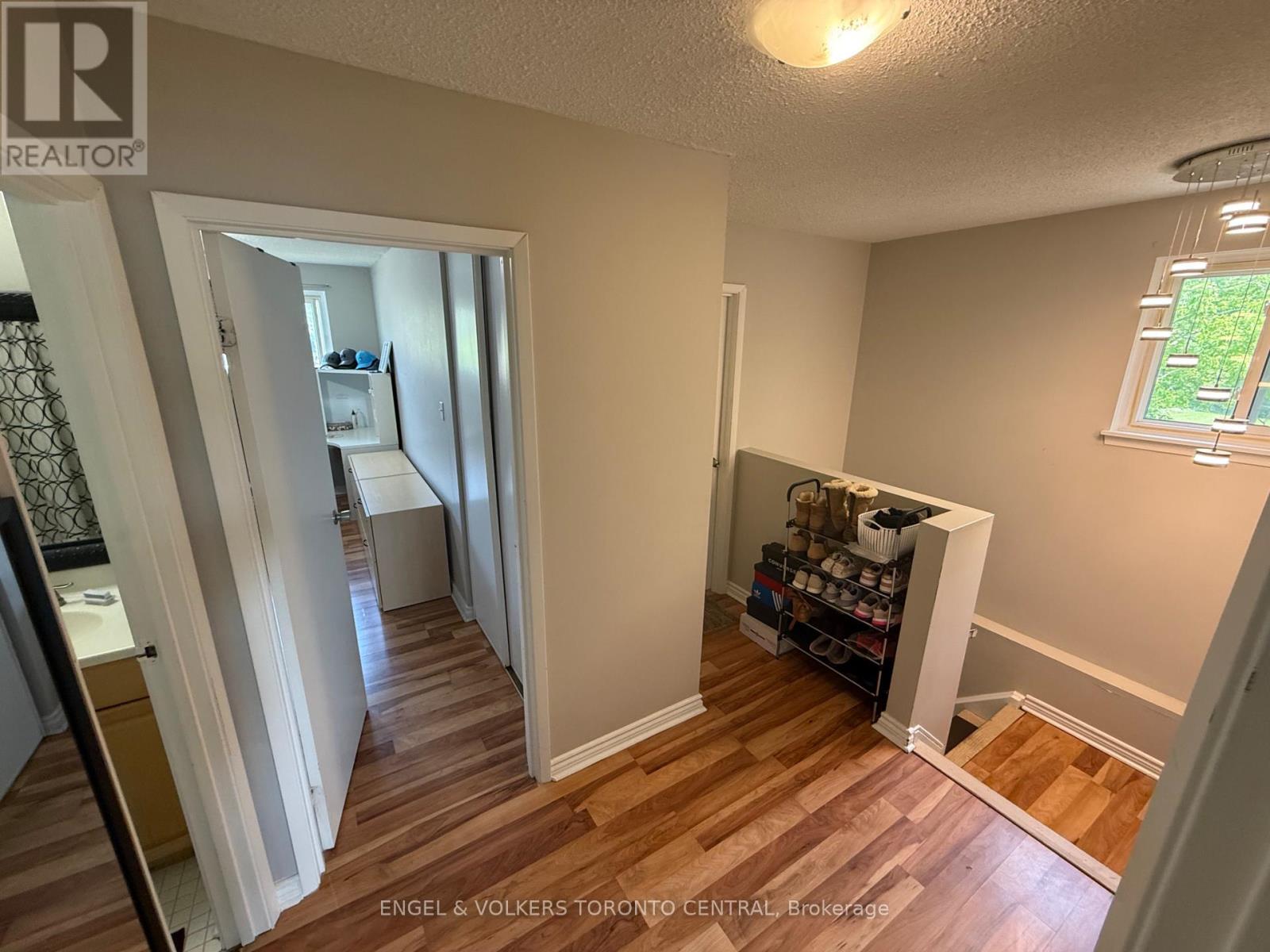 689 COLLEGE AVENUE W - 37