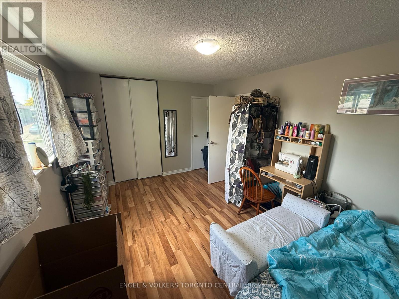 689 COLLEGE AVENUE W - 38
