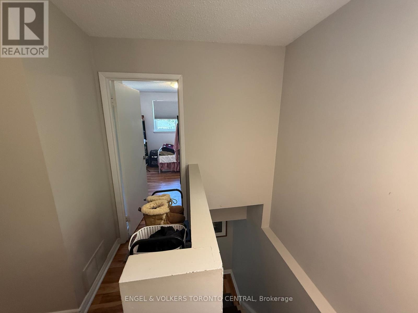 689 COLLEGE AVENUE W - 41