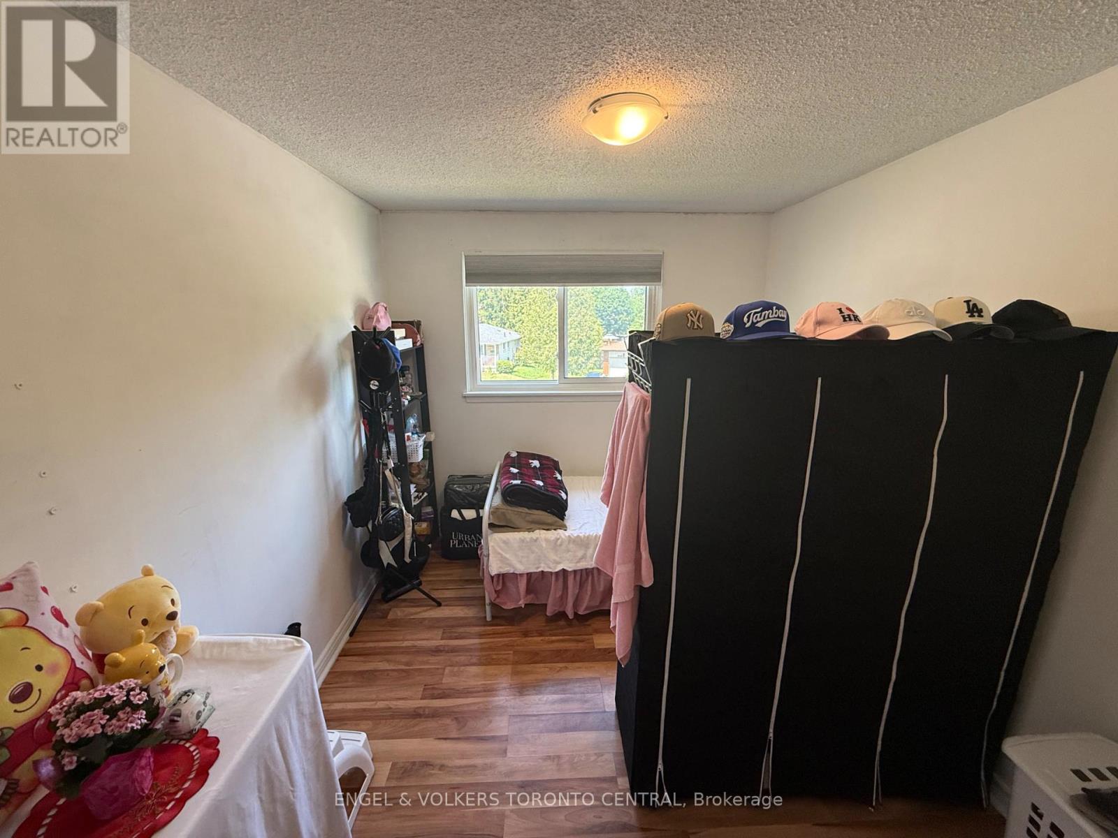 689 COLLEGE AVENUE W - 42