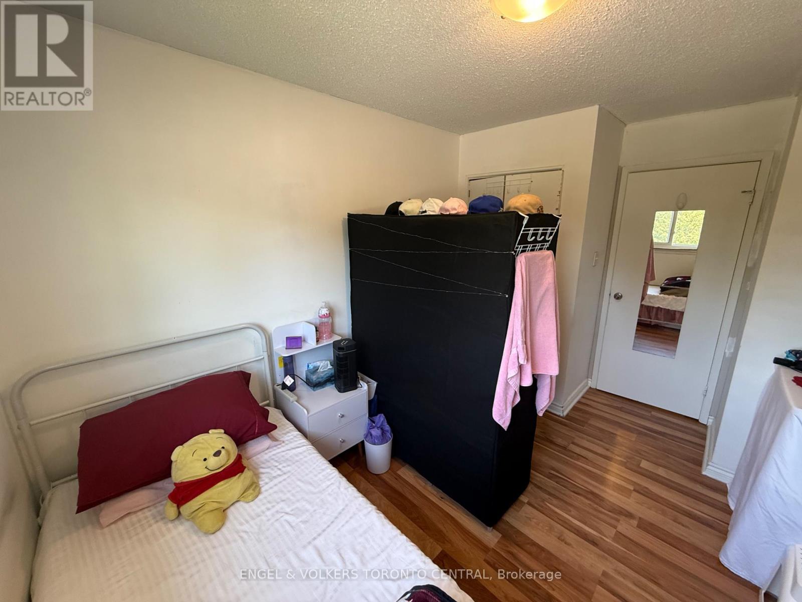 689 COLLEGE AVENUE W - 44