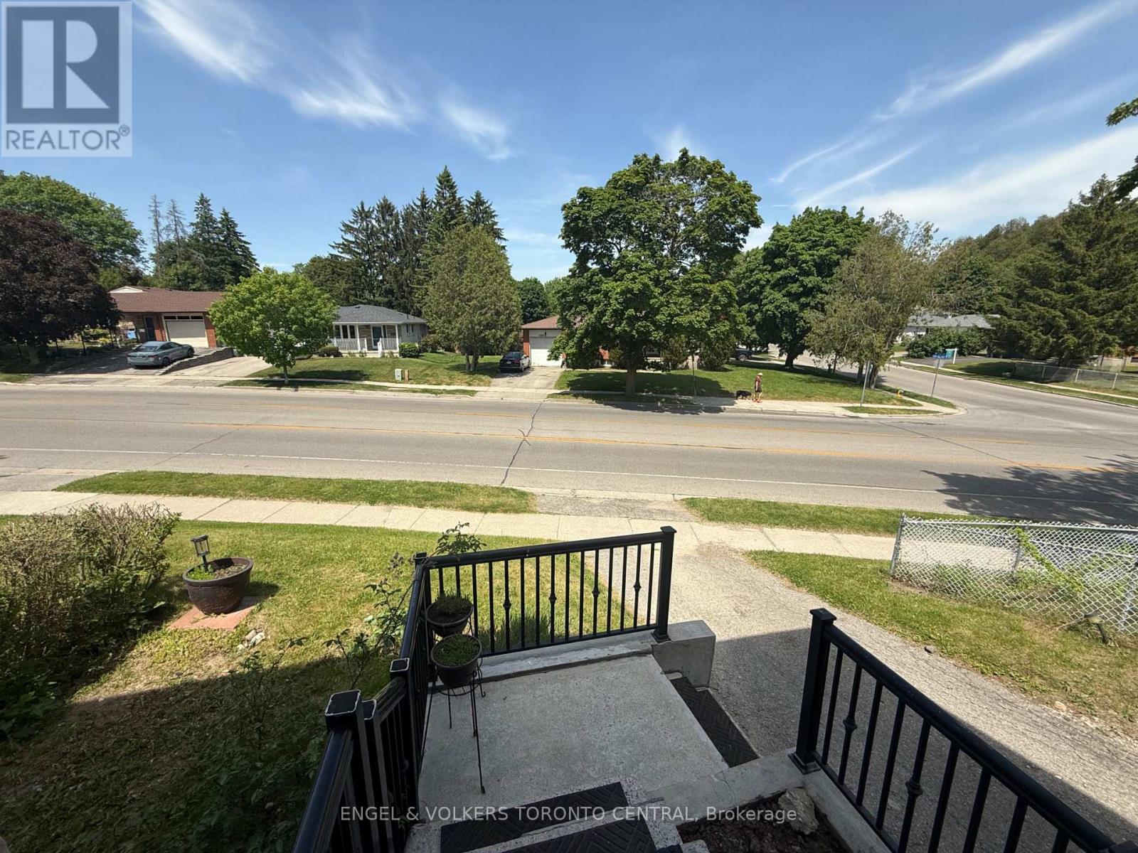 689 COLLEGE AVENUE W - 45