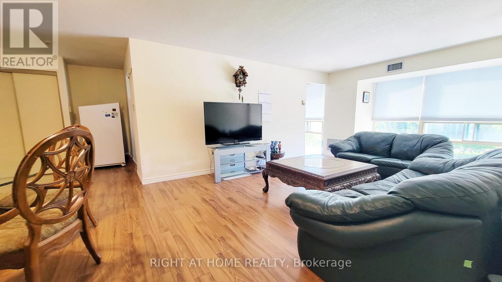 #302 55 BLUE SPRINGS DRIVE - 13