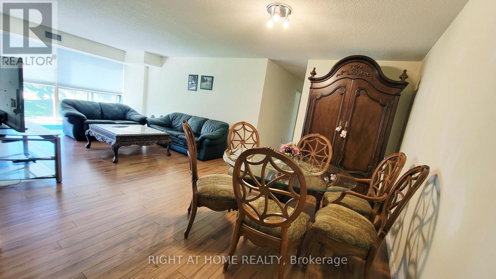 #302 55 BLUE SPRINGS DRIVE - 17