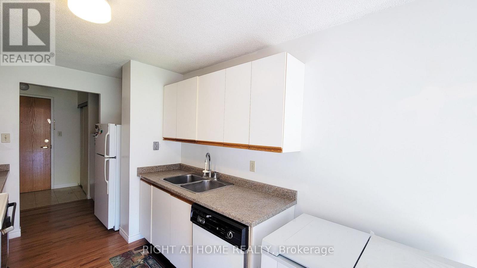 #302 55 BLUE SPRINGS DRIVE - 18