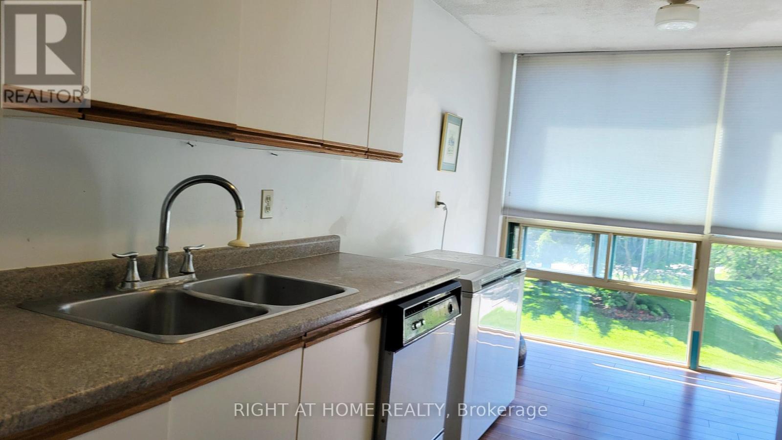 #302 55 BLUE SPRINGS DRIVE - 19