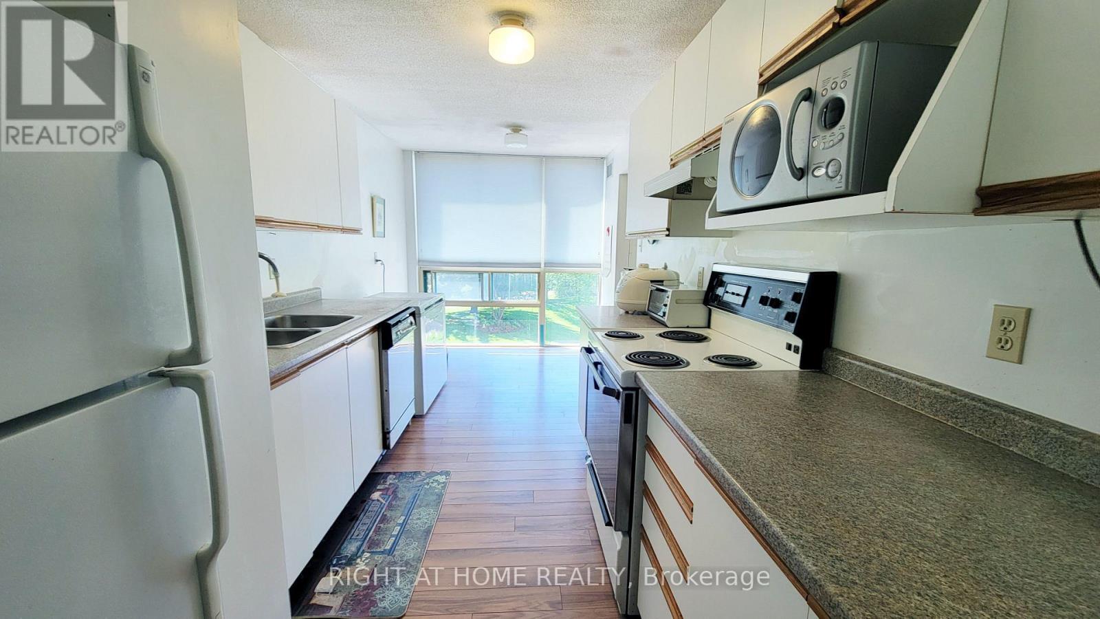 #302 55 BLUE SPRINGS DRIVE - 21