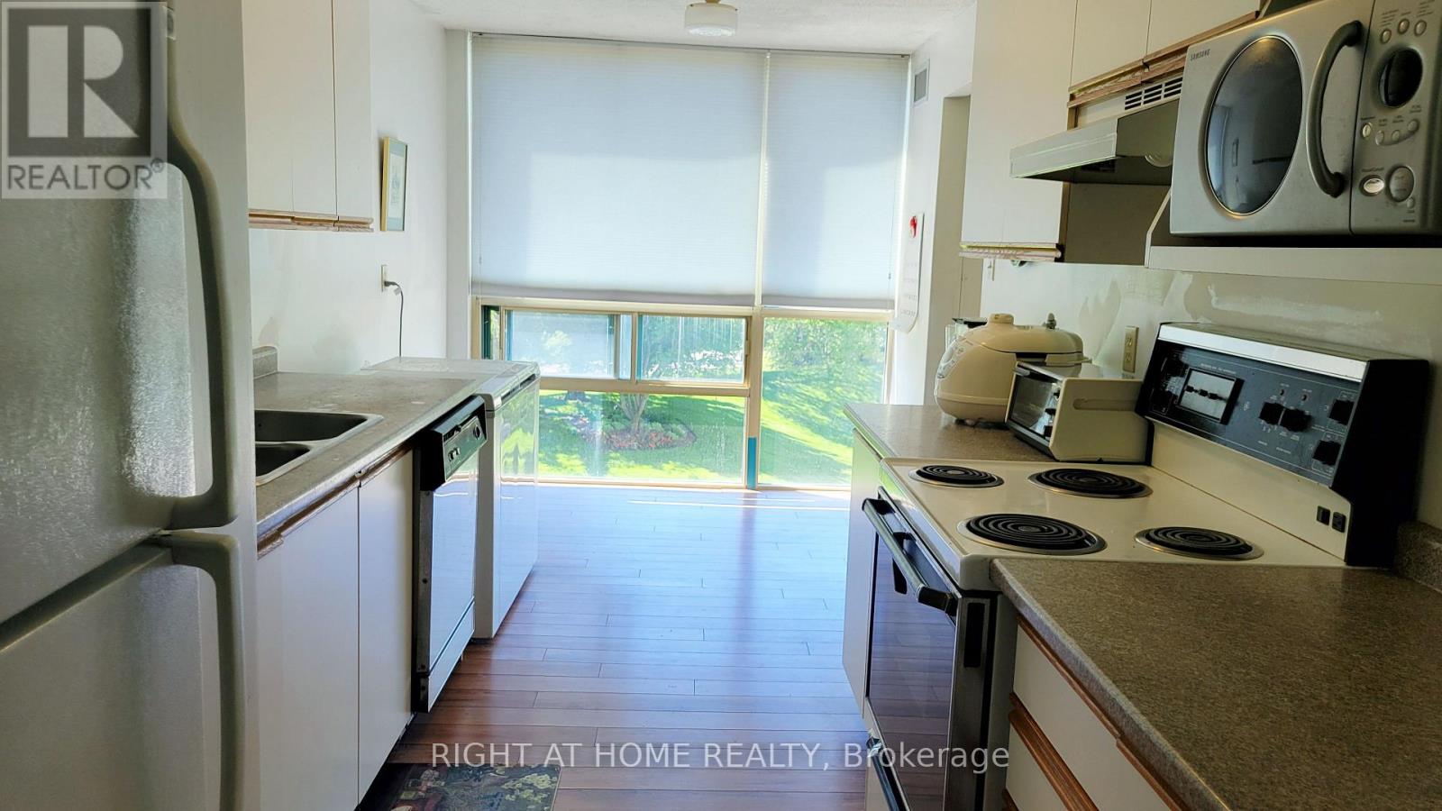 #302 55 BLUE SPRINGS DRIVE - 23