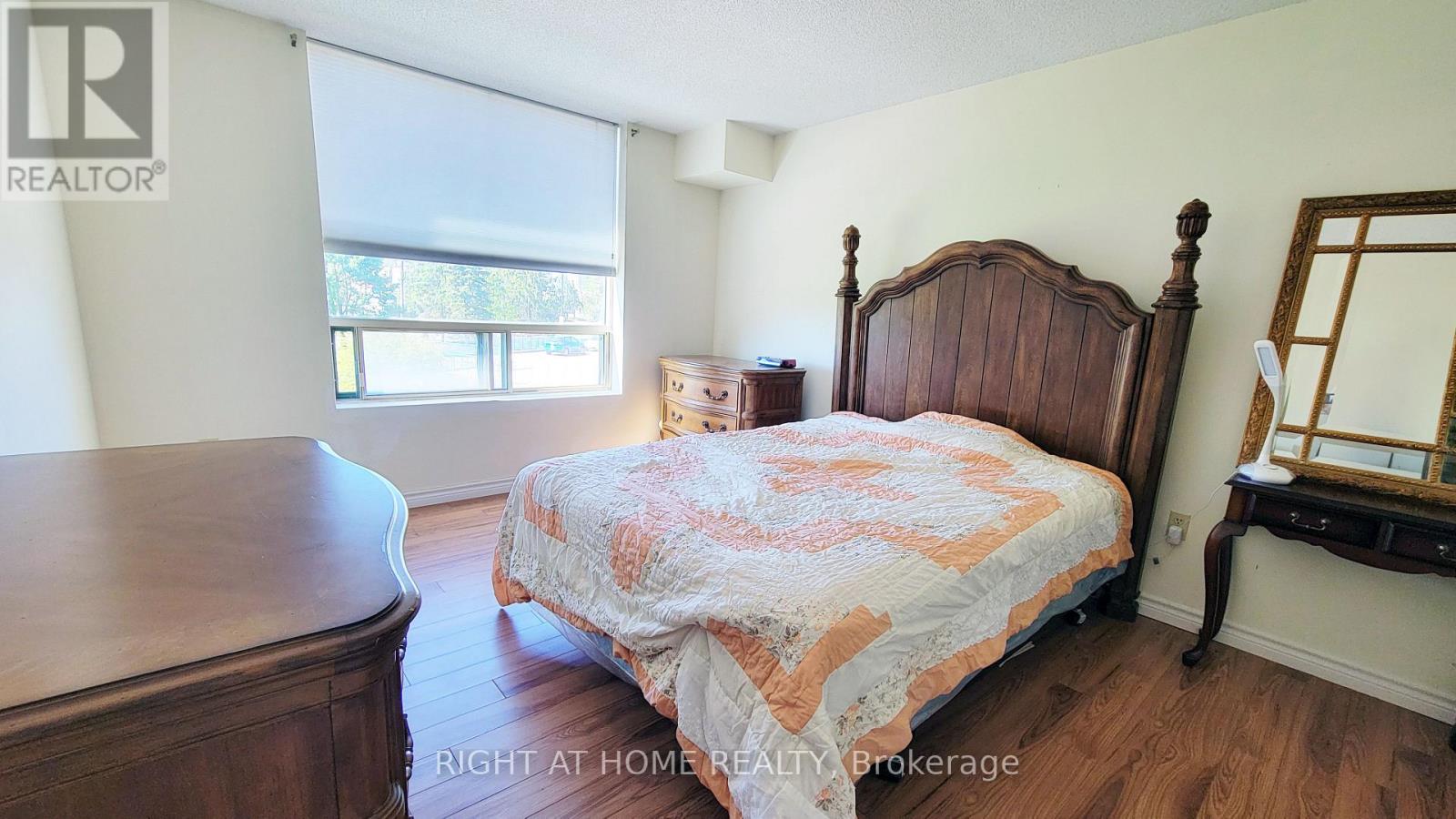 #302 55 BLUE SPRINGS DRIVE - 25