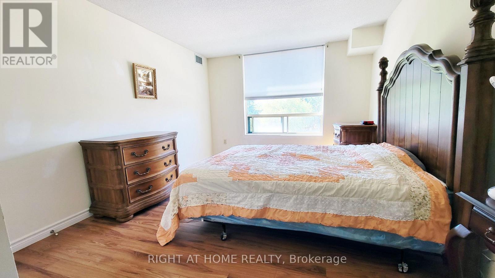 #302 55 BLUE SPRINGS DRIVE - 27