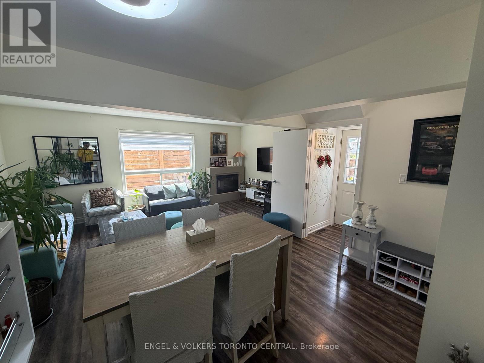 687 COLLEGE AVENUE W - 11