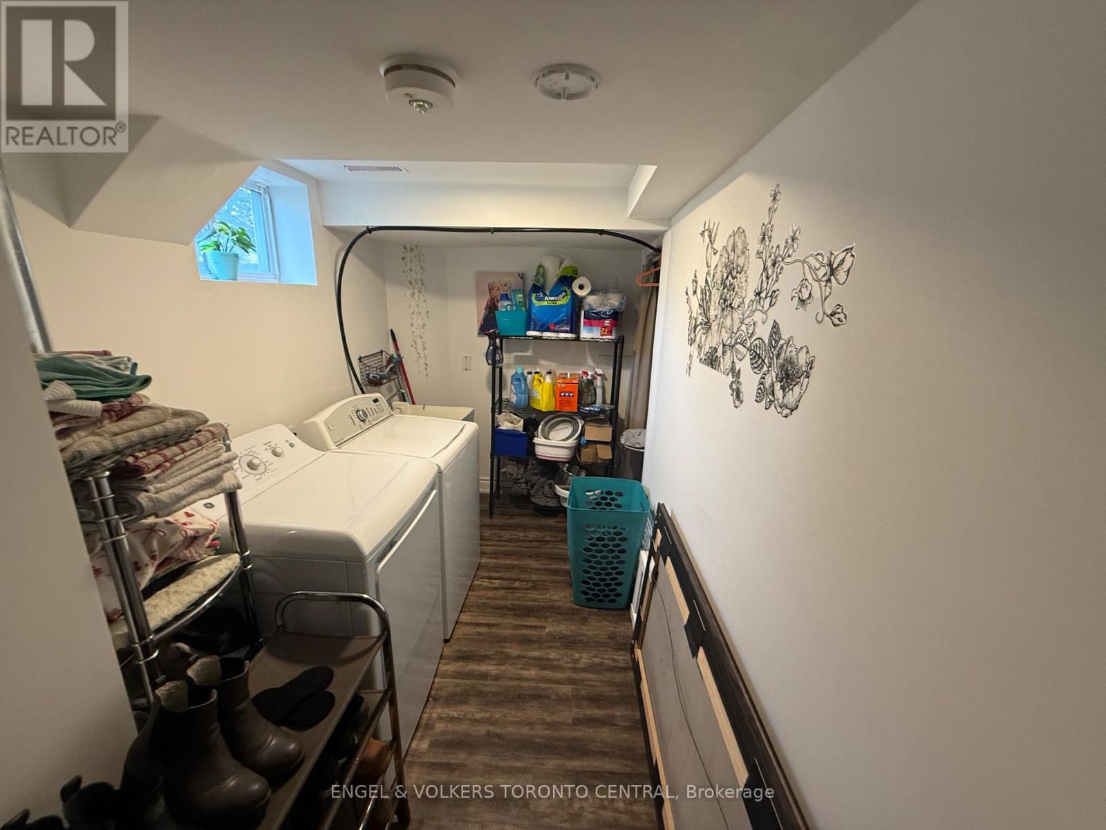 687 COLLEGE AVENUE W - 28