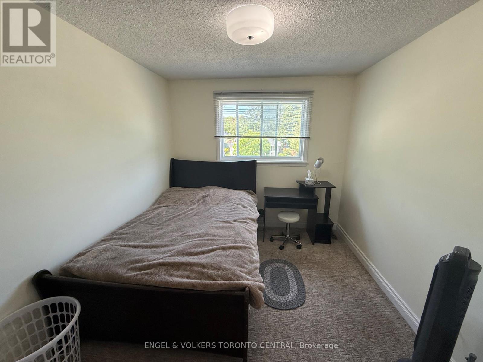 687 COLLEGE AVENUE W - 31