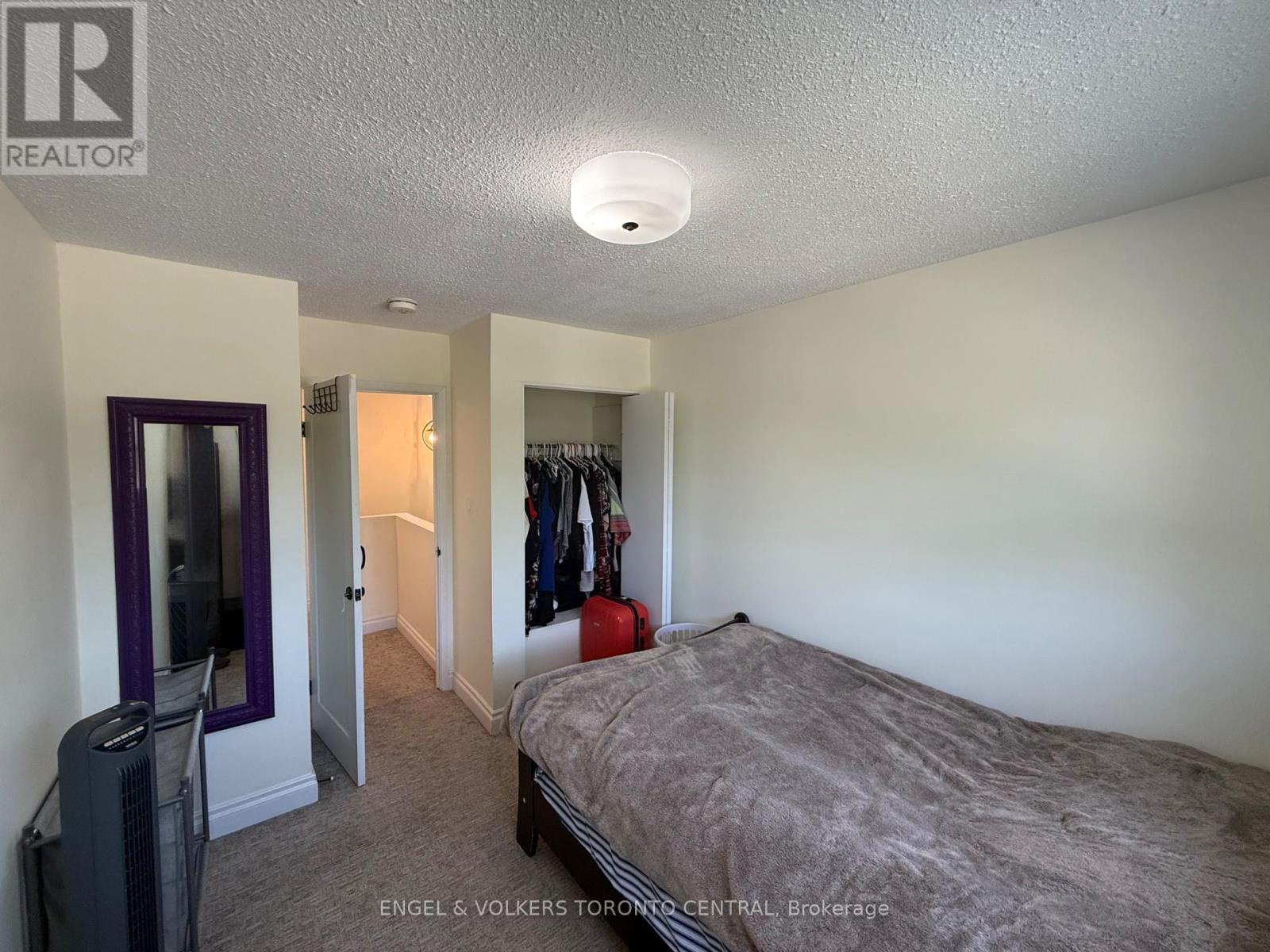 687 COLLEGE AVENUE W - 32