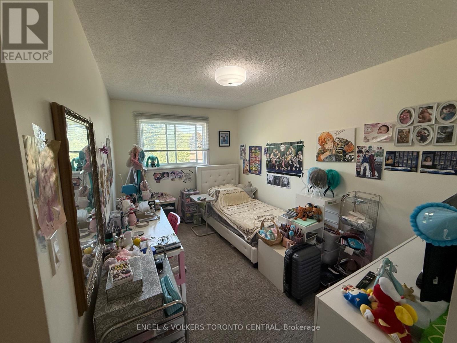 687 COLLEGE AVENUE W - 34