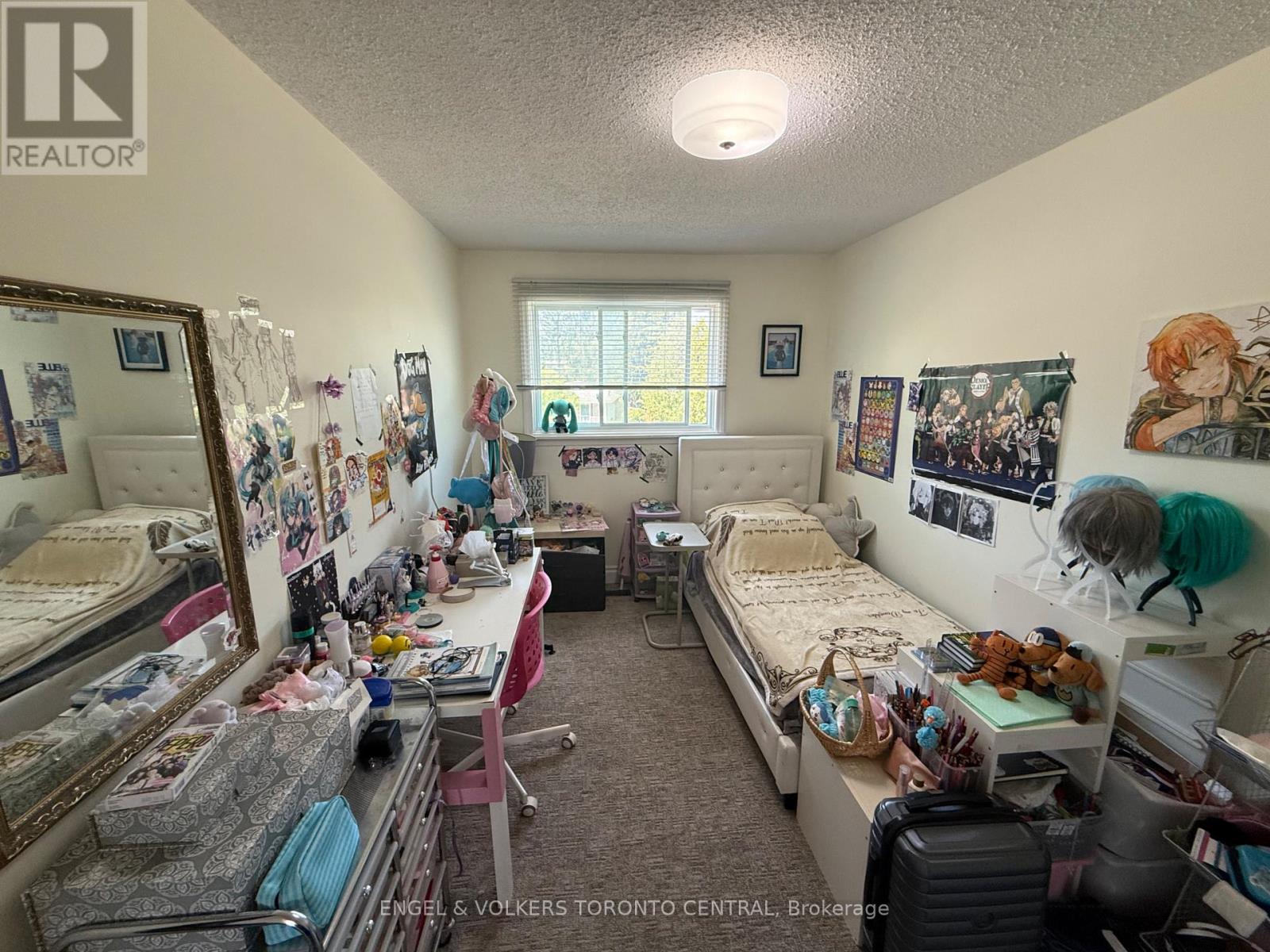 687 COLLEGE AVENUE W - 35