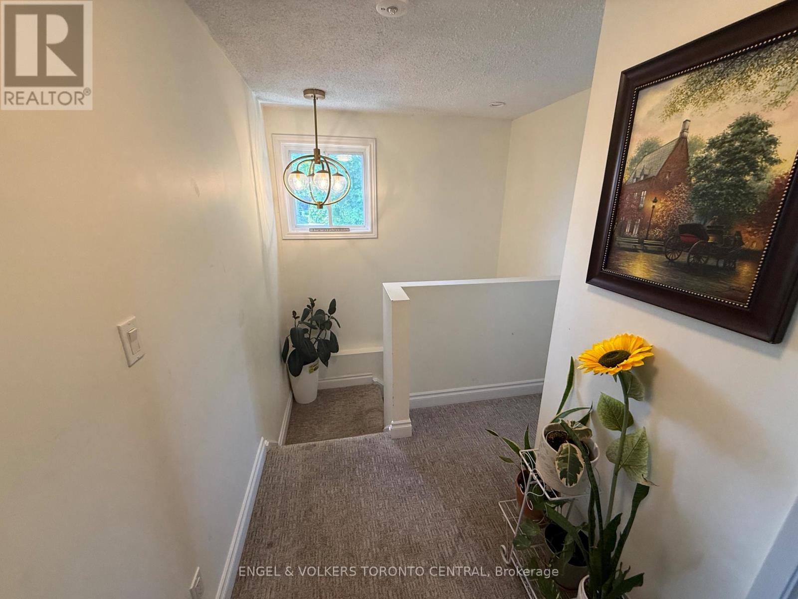687 COLLEGE AVENUE W - 44